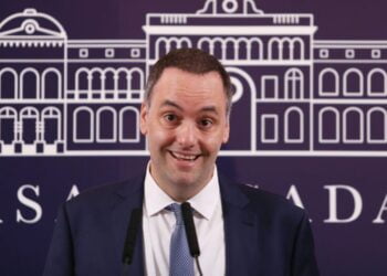 Escándalo en el Gobierno: Milei otorga millonarios aumentos a su círculo cercano