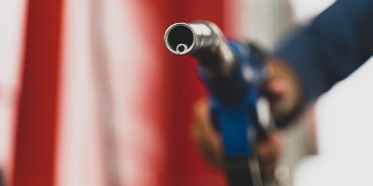 Nación debe decidir si la nafta sube 15%